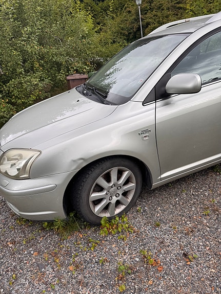 Toyota Avensis 3 of 5