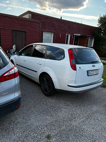 Ford Focus 2 of 5