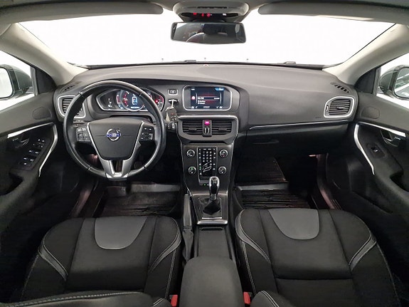 Volvo V40 11 of 21