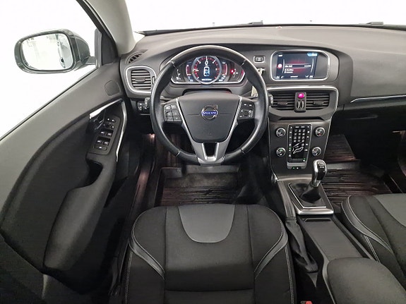 Volvo V40 12 of 21