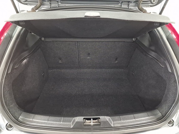 Volvo V40 9 of 21