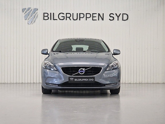 Volvo V40 2 of 5