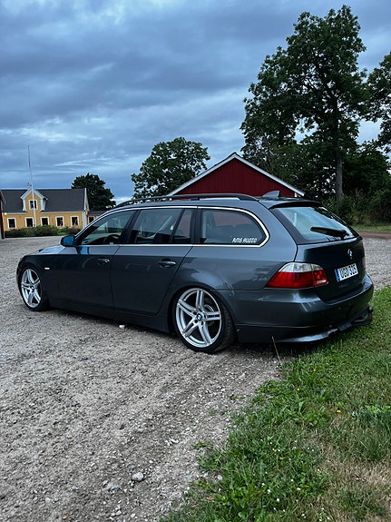 BMW 525i 4 of 5