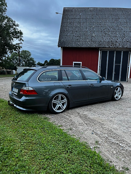 BMW 525i 3 of 5