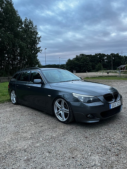 BMW 525i 2 of 5