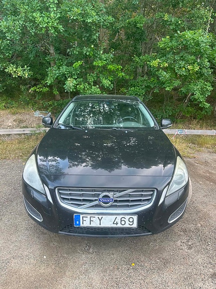 Volvo V60 2 of 5
