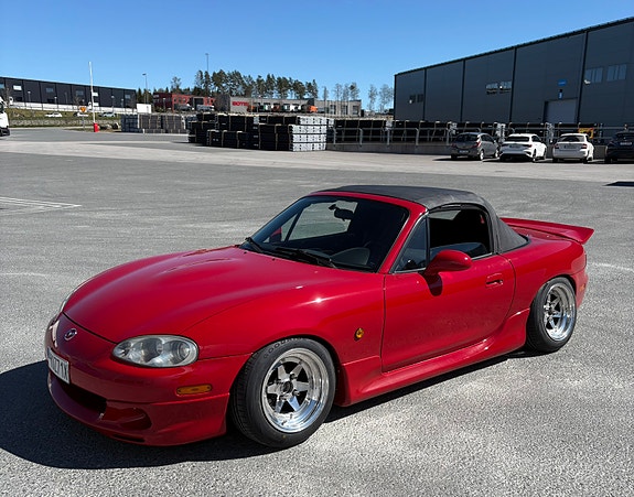 Mazda MX-5 2 of 5
