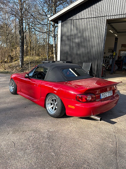 Mazda MX-5 4 of 5