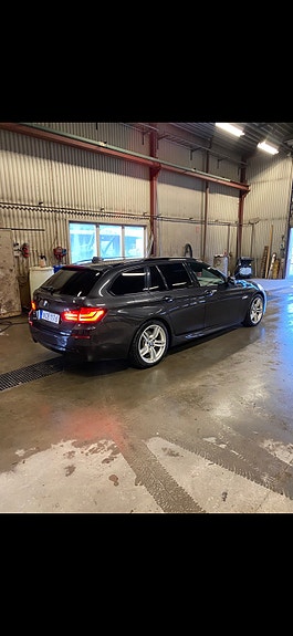 BMW 525d 3 of 5