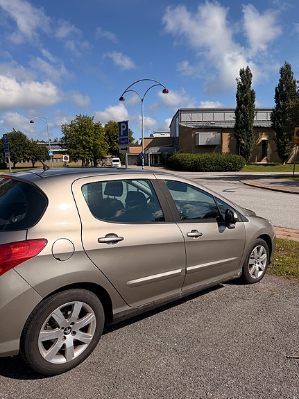 Peugeot 308 4 of 5