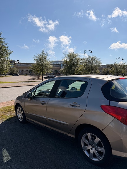 Peugeot 308 3 of 5