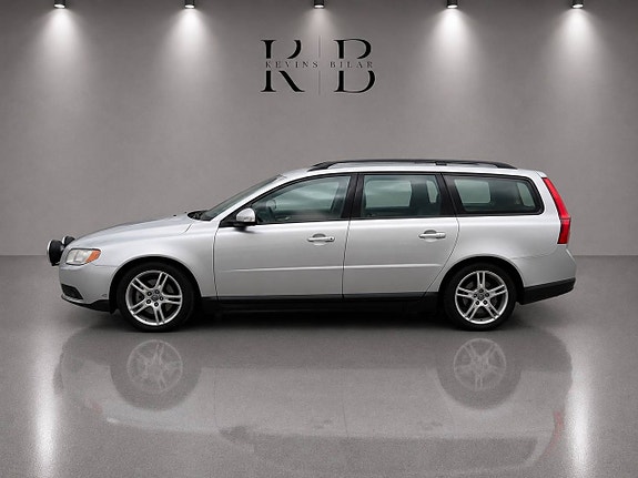 Volvo V70 2 of 5