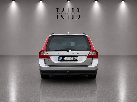 Volvo V70 4 of 5