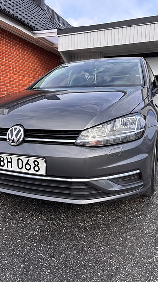Volkswagen Golf VII 2 of 5