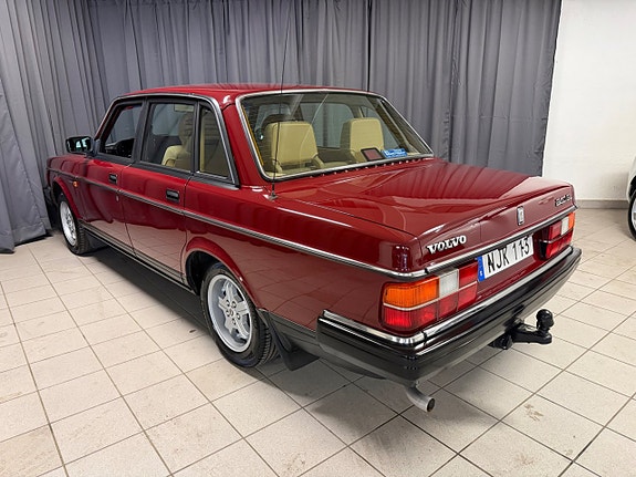 Volvo 244 4 of 5