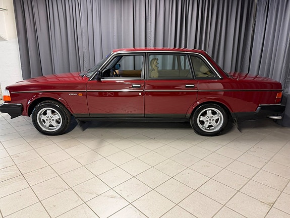 Volvo 244 3 of 5