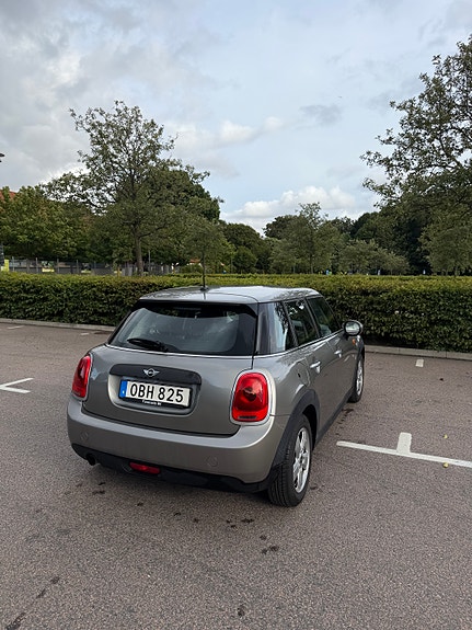 MINI One 2 of 5