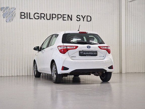 Toyota Yaris 8 of 18