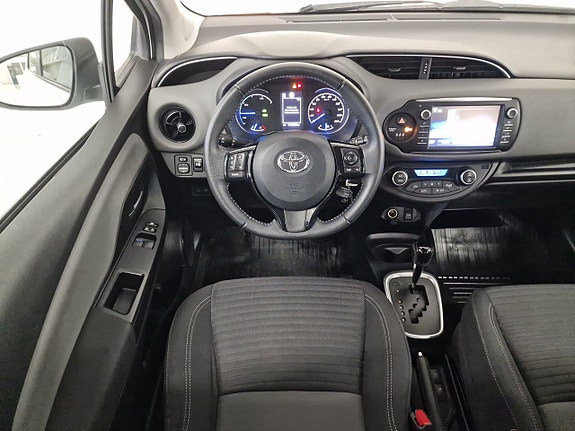 Toyota Yaris 12 of 18