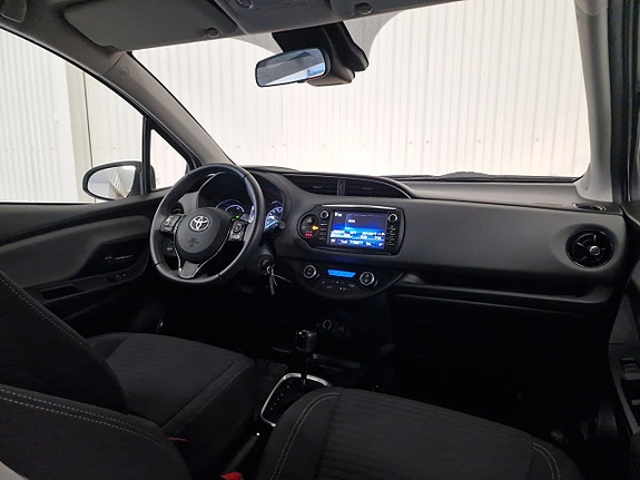 Toyota Yaris 10 of 18