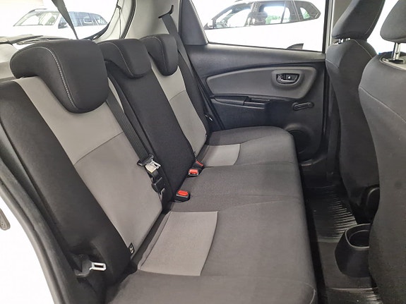 Toyota Yaris 18 of 18