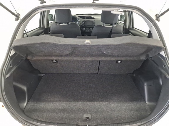 Toyota Yaris 9 of 18