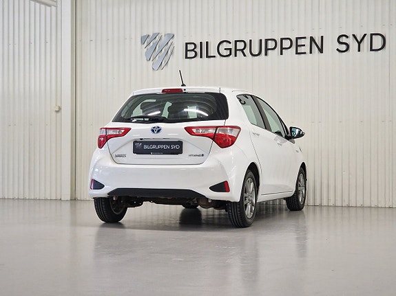 Toyota Yaris 7 of 18
