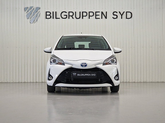 Toyota Yaris 2 of 5