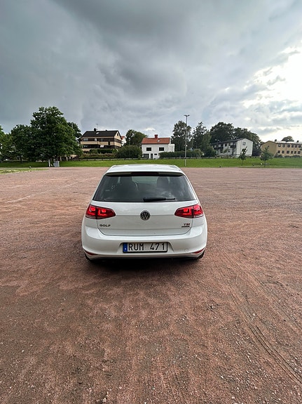 Volkswagen Golf VII 4 of 5