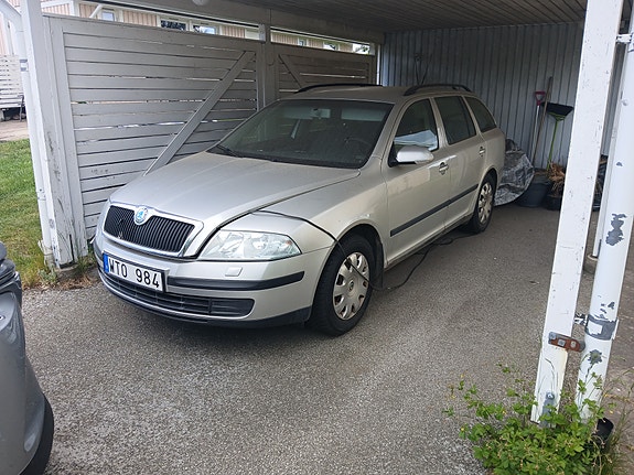 Skoda Octavia 2 of 3