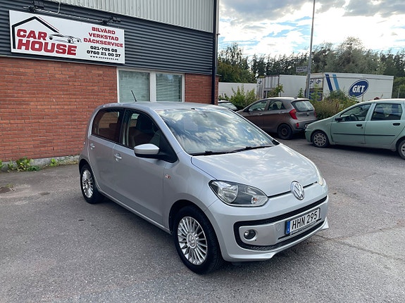 Volkswagen UP! 2 of 5