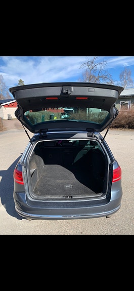 Volkswagen Passat 12 of 14