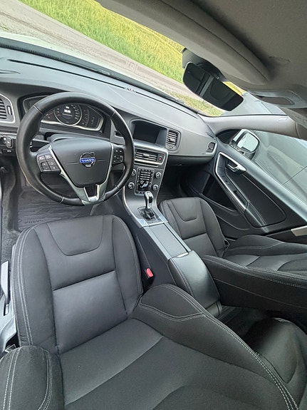 Volvo V60 7 of 8