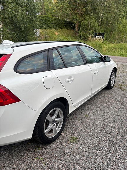 Volvo V60 3 of 8