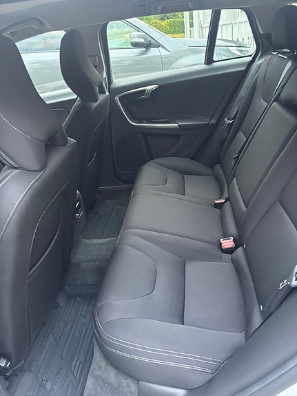 Volvo V60 6 of 8