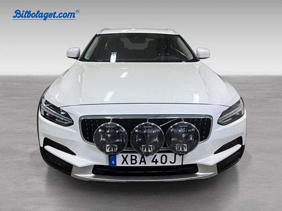 Volvo V90 Cross Country 2 of 5