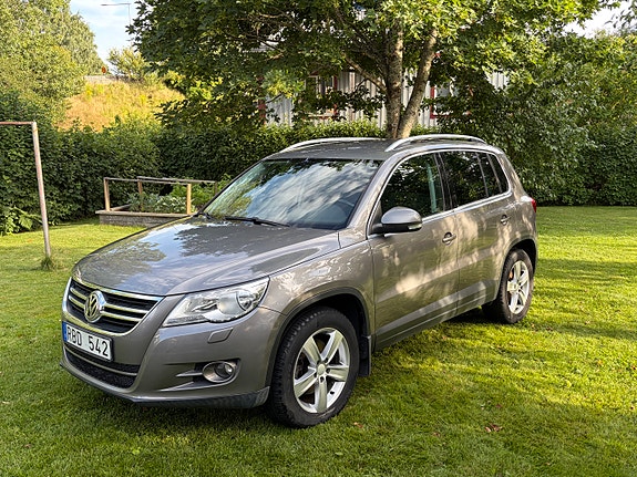Volkswagen Tiguan 2 of 5