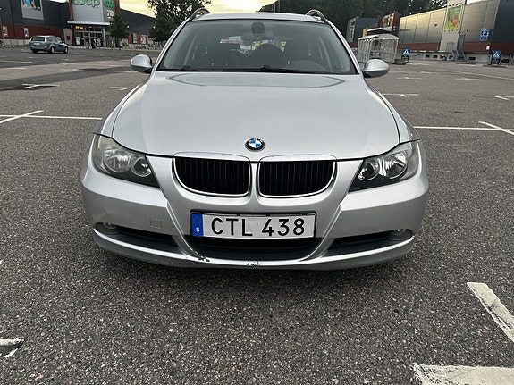 BMW 318d 2 of 7
