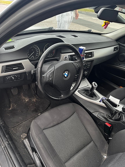 BMW 318d 5 of 7
