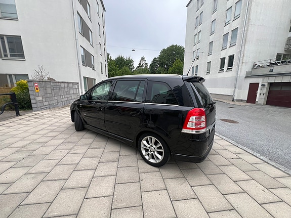 Opel Zafira 3 of 5