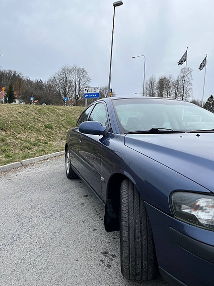 Volvo S60 3 of 5