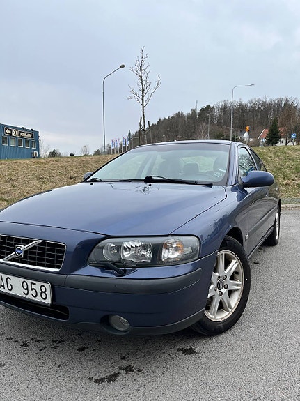 Volvo S60 2 of 5