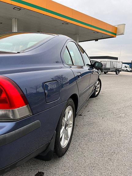 Volvo S60 4 of 5