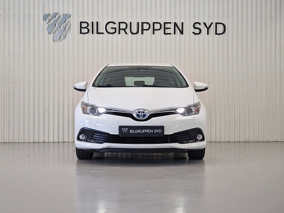 Toyota Auris 2 of 5
