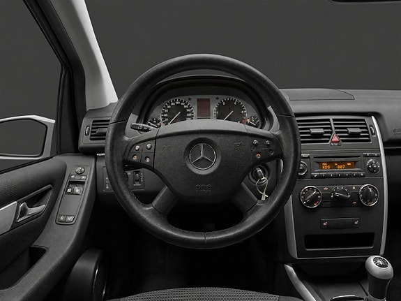 Mercedes-Benz B200 10 of 16