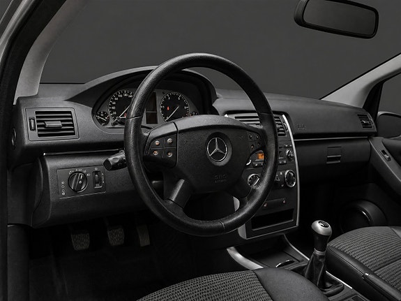 Mercedes-Benz B200 8 of 16