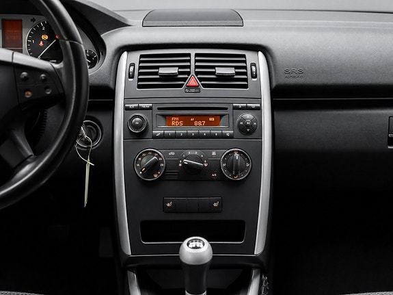 Mercedes-Benz B200 11 of 16