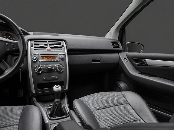Mercedes-Benz B200 13 of 16