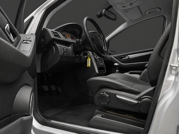 Mercedes-Benz B200 7 of 16