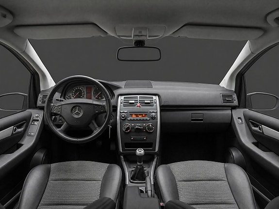 Mercedes-Benz B200 9 of 16